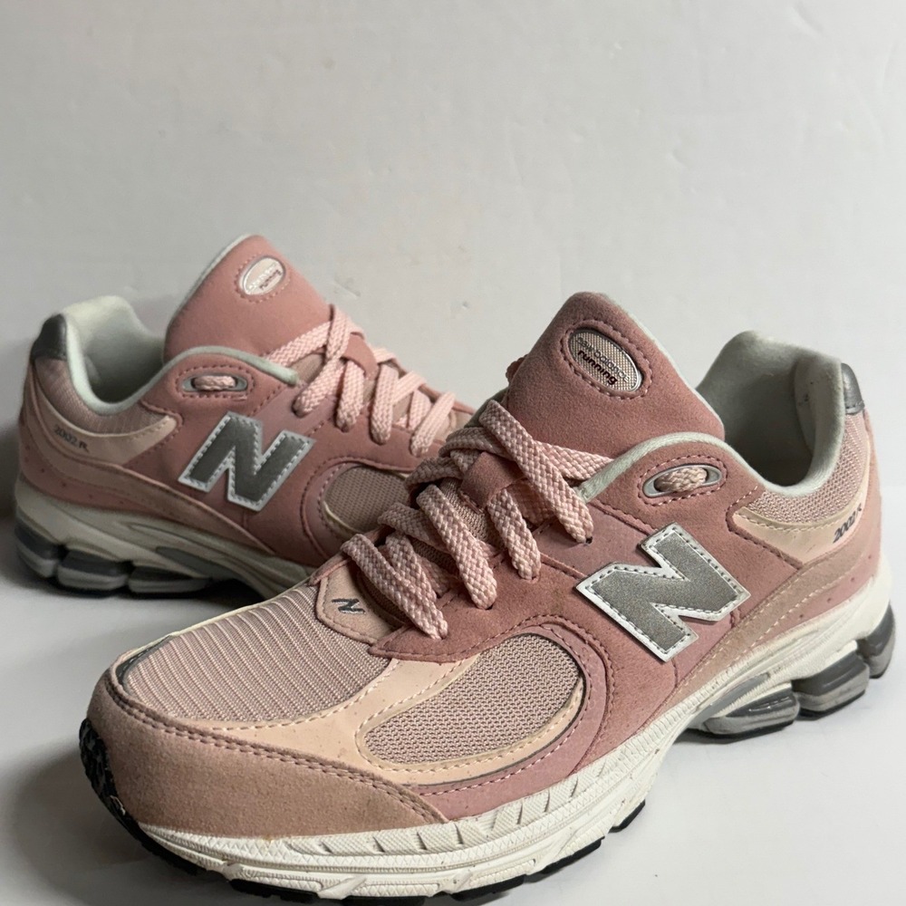 New Balance 2002R Pink Suede Mesh Women's Running Shoes Sneakers Size‎ 8.5